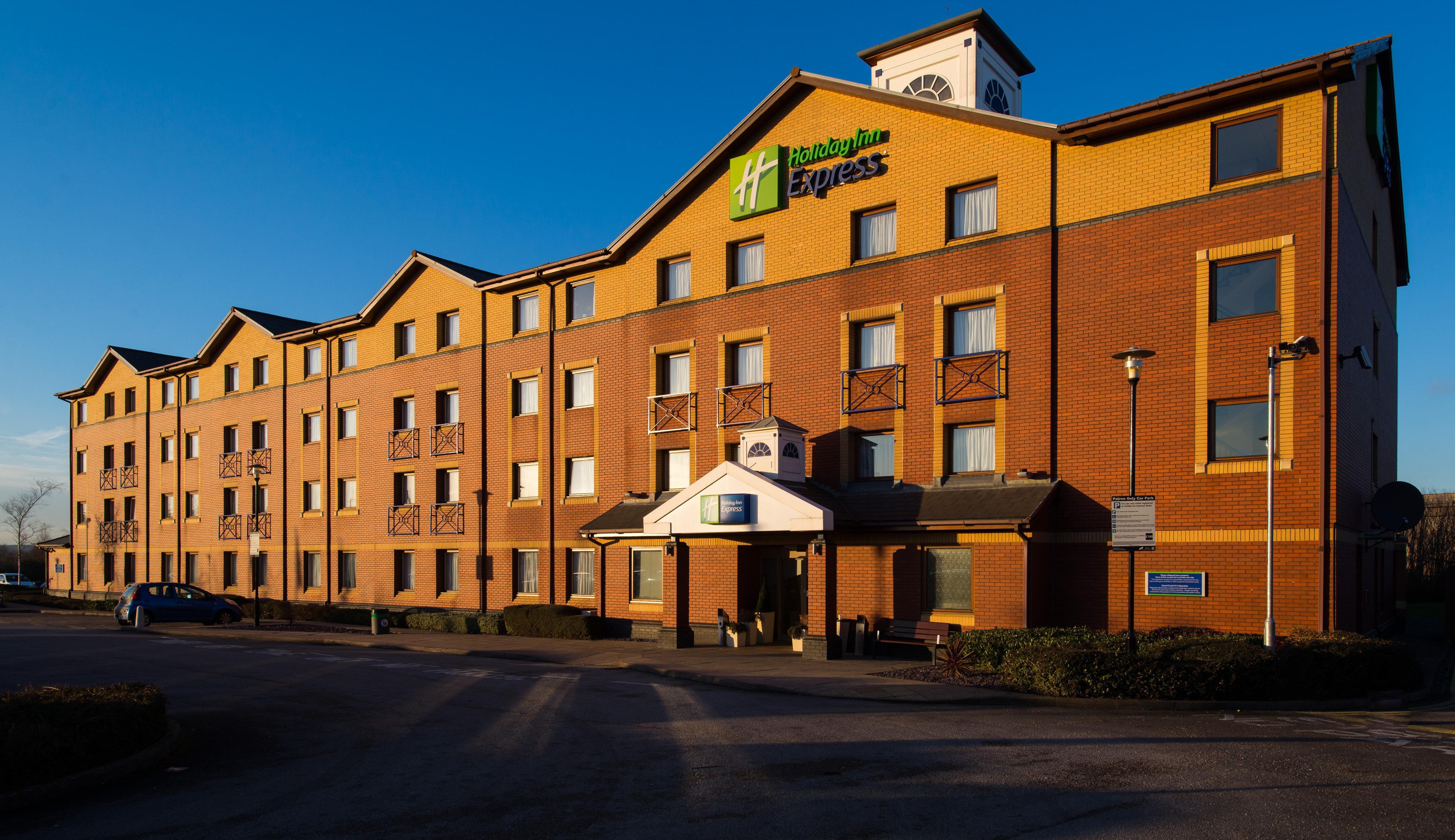 快捷假日特伦特河畔斯多克酒店 Stoke-on-Trent 外观 照片